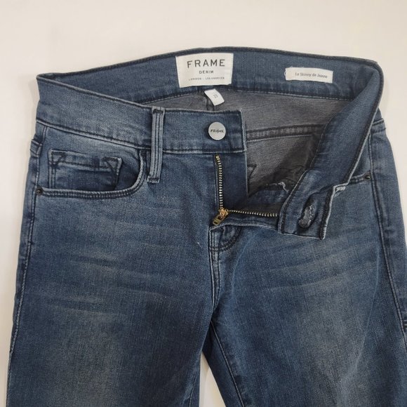 FRAME Denim Mid Rise Skinny Raw Hem Knee Tear Jean in Gifford Dark Wash - Picture 10 of 12